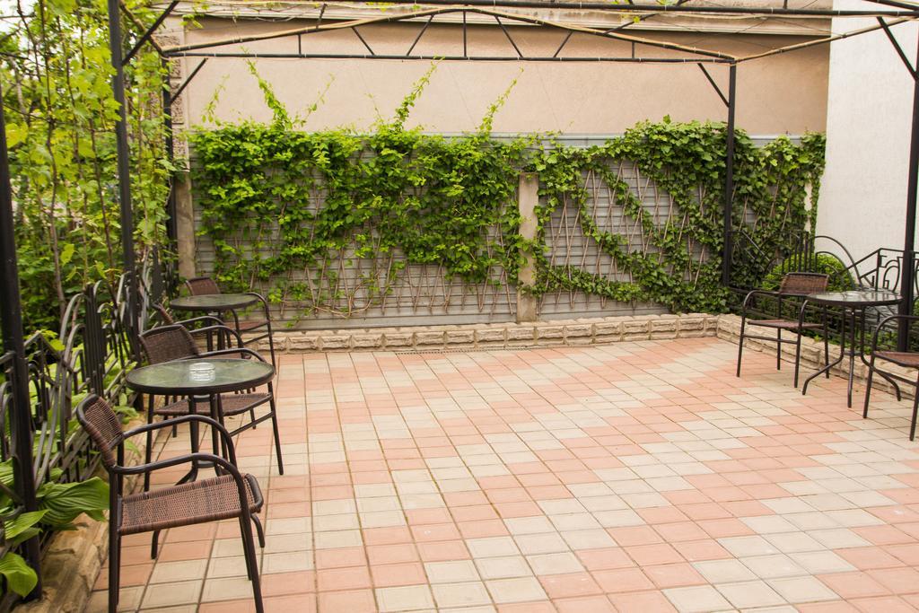 Yuzhniy Dvorik Aparthotel Odessa Exterior foto