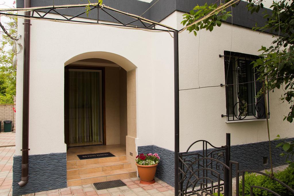 Yuzhniy Dvorik Aparthotel Odessa Exterior foto