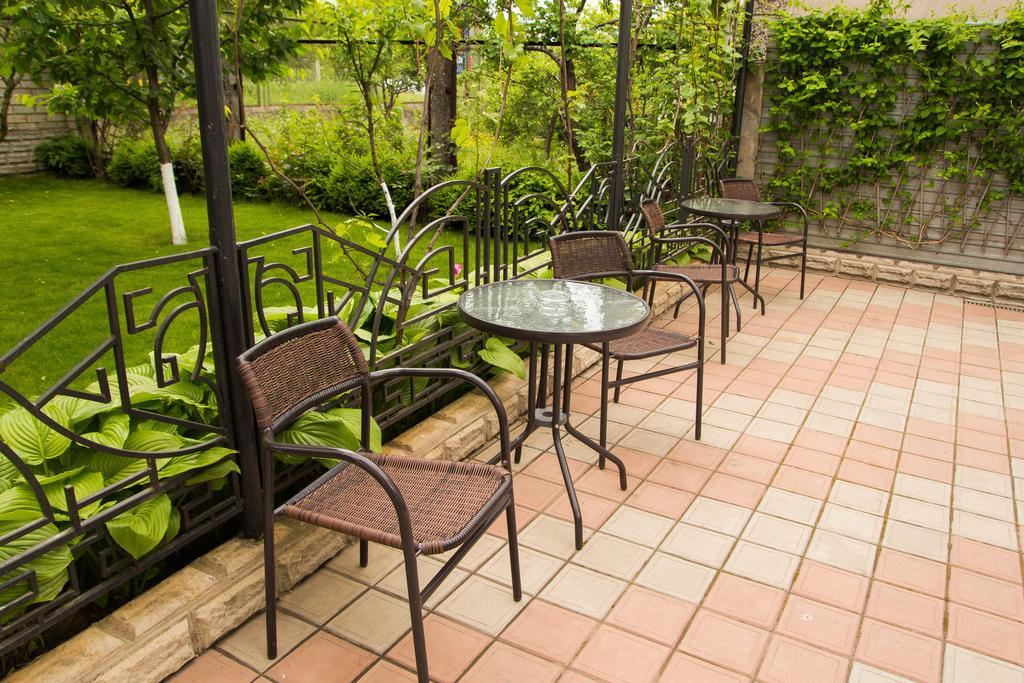 Yuzhniy Dvorik Aparthotel Odessa Exterior foto