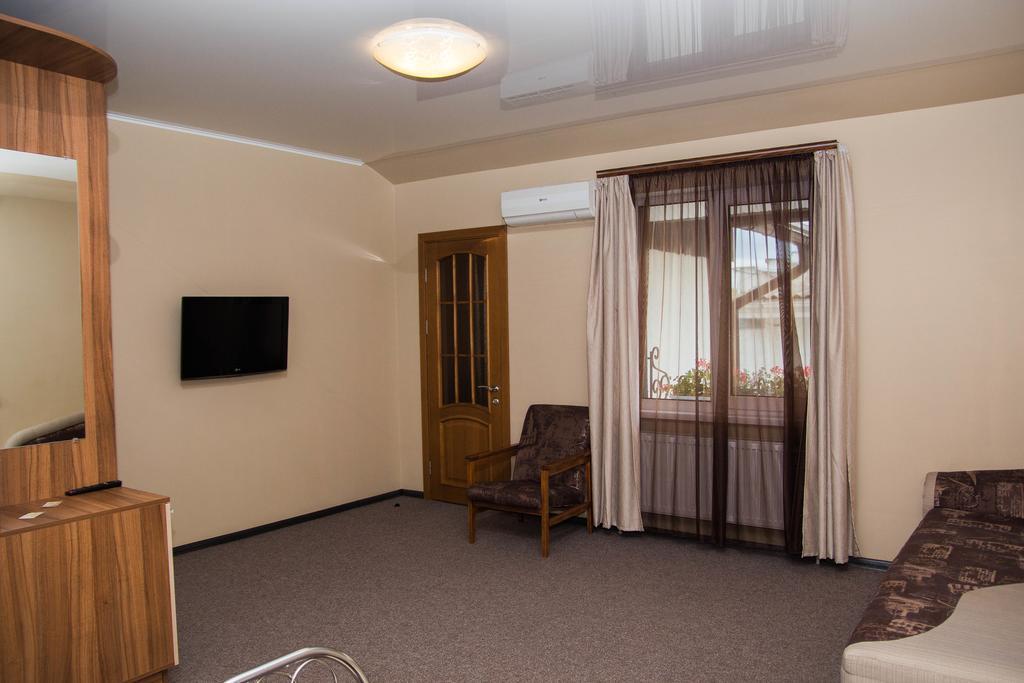 Yuzhniy Dvorik Aparthotel Odessa Exterior foto