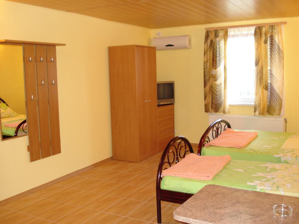 Yuzhniy Dvorik Aparthotel Odessa Exterior foto