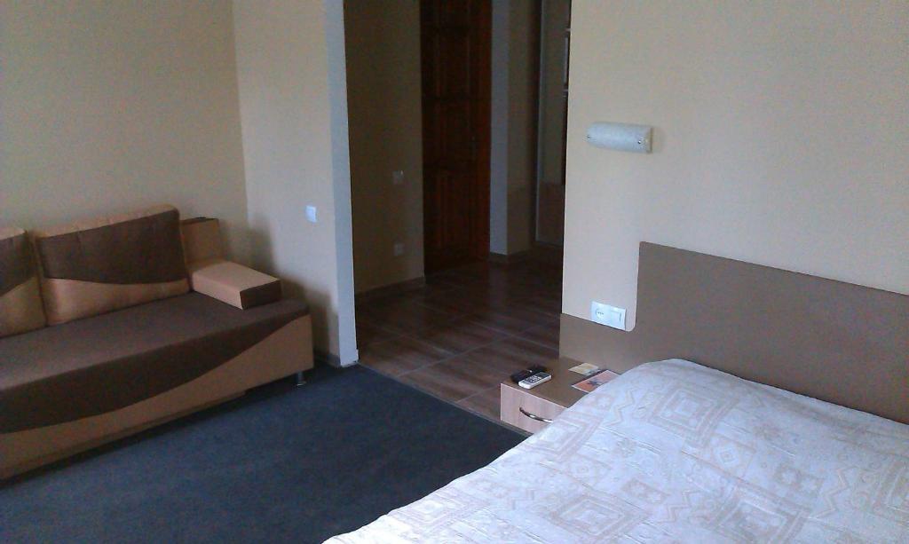 Yuzhniy Dvorik Aparthotel Odessa Quarto foto